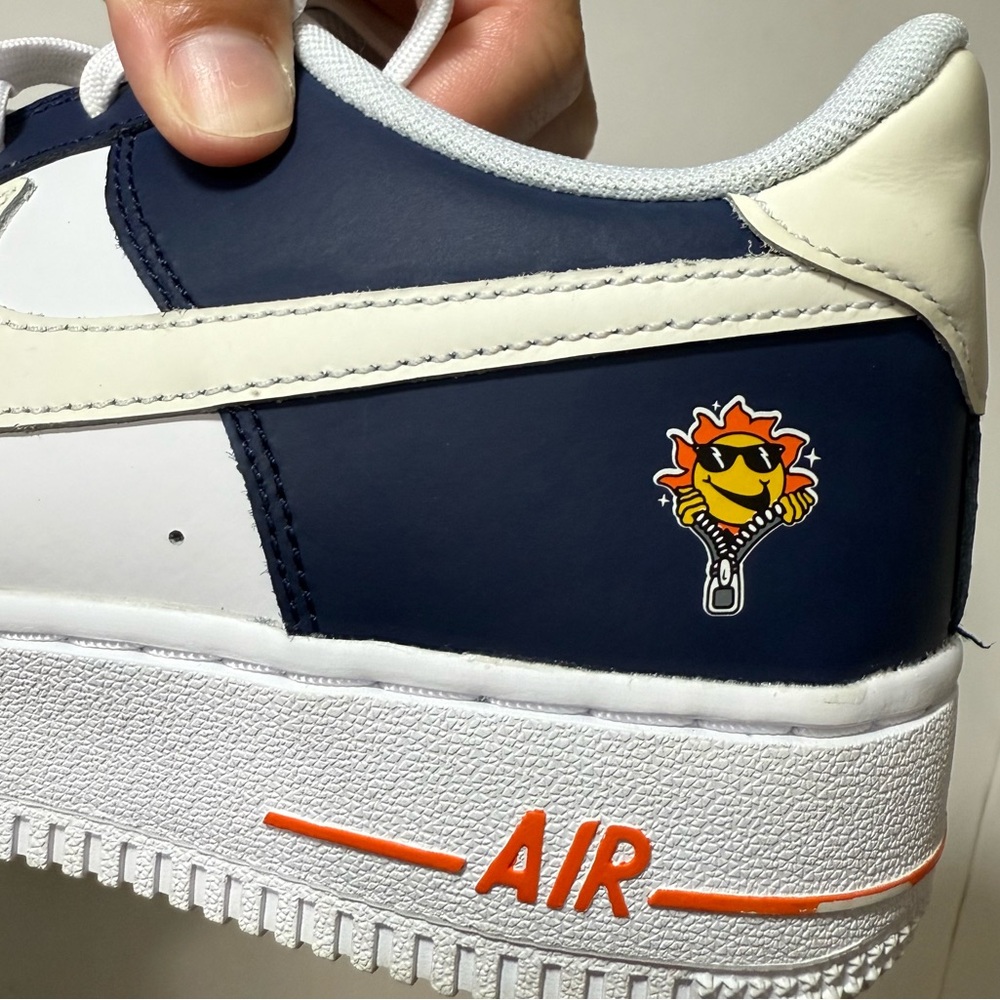 Nike Grade School Size 6.5Y Air Force 1 Low ‘UV Reactive’ - Picture 9 of 15
